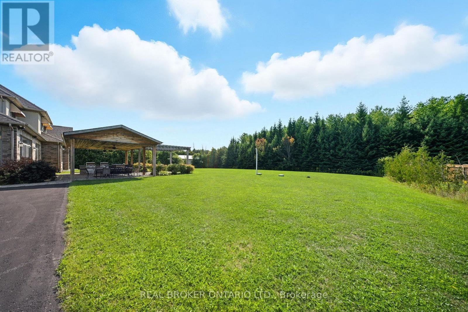 3240 Salem Rd, Pickering, ON L1X 0J7