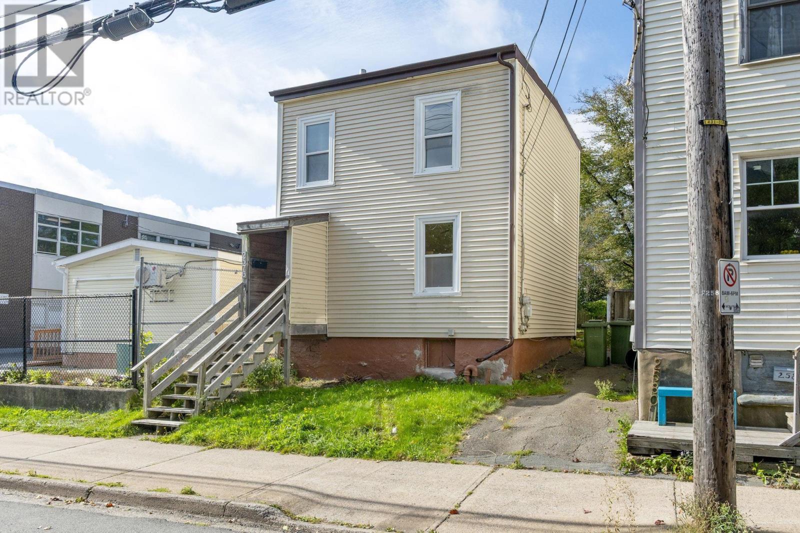 2576 Creighton St, Halifax, NS B3K 3S4
