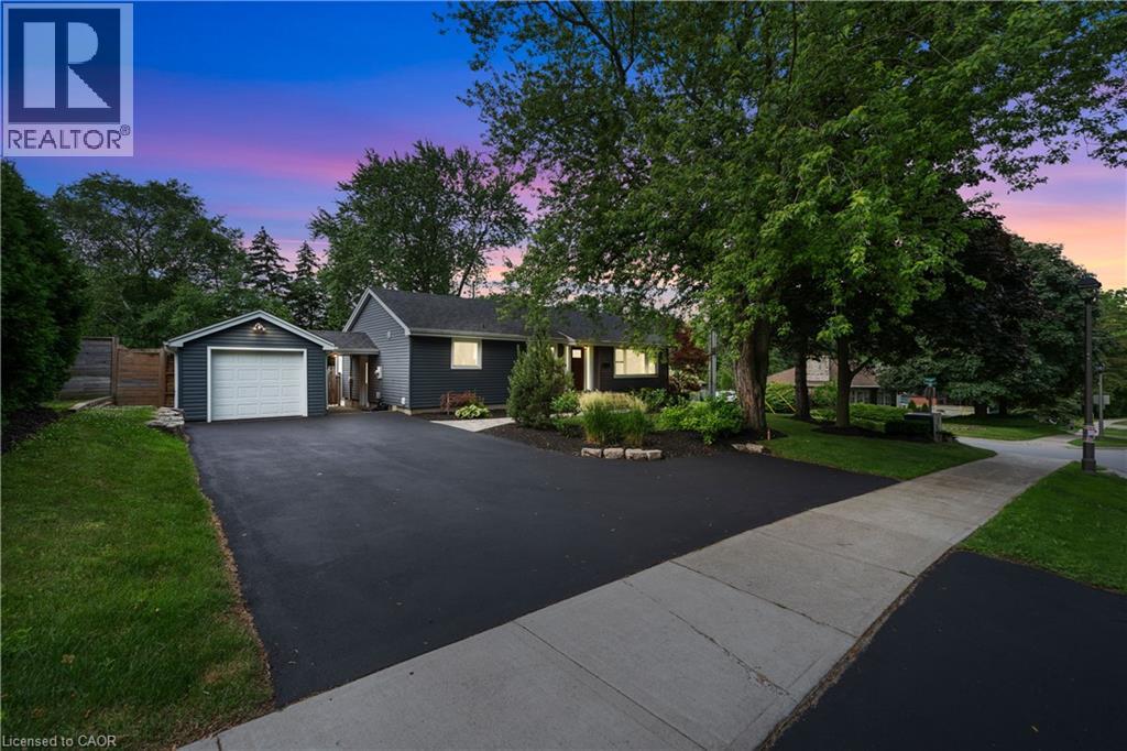 136 Mohawk Rd, Ancaster, ON L9G 2W9