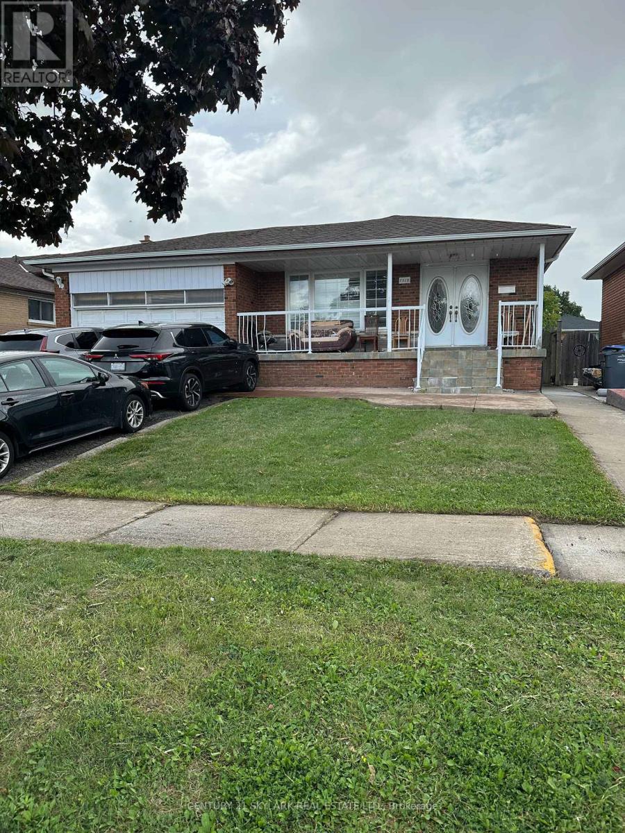 7518 Rockhill Rd, Mississauga, ON L4T 2Z7