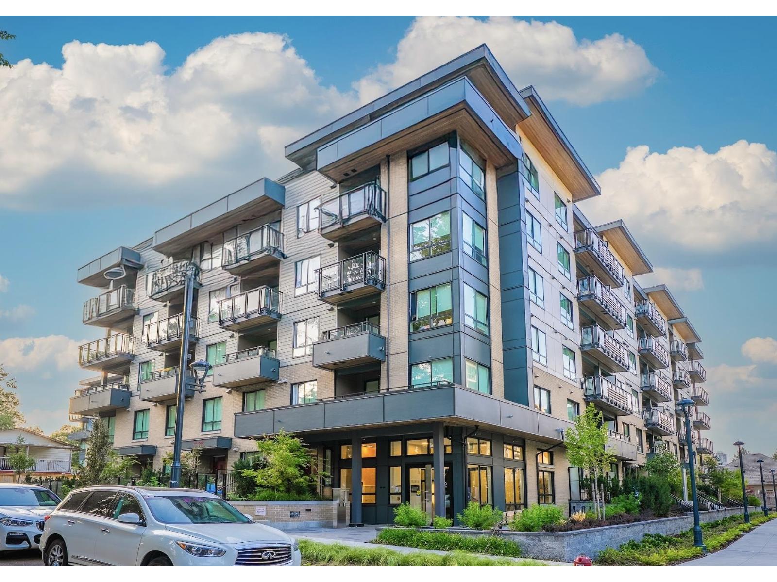 13439 94a Avenue Unit 606, Surrey, BC V3V 0G9