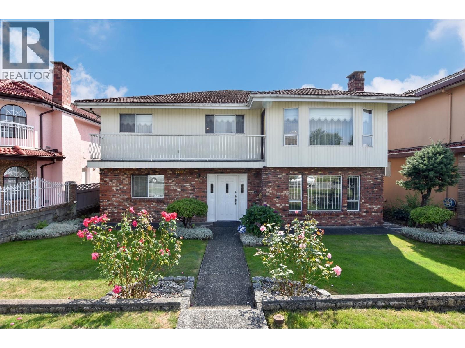 4462 Napier St, Burnaby, BC V5C 3H1