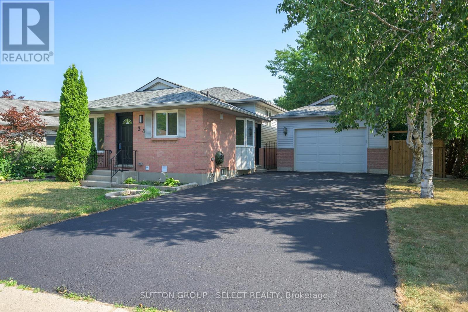 34 Ripley Rd, London, ON N5V 3V1