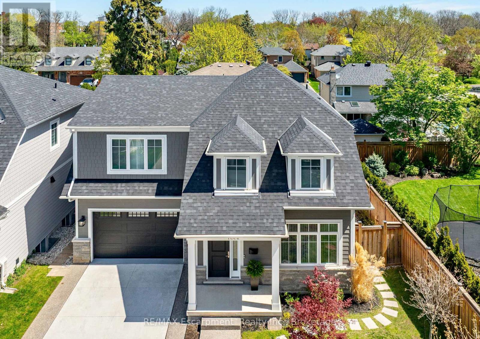 4 2134 New St, Burlington, ON L7R 1H8