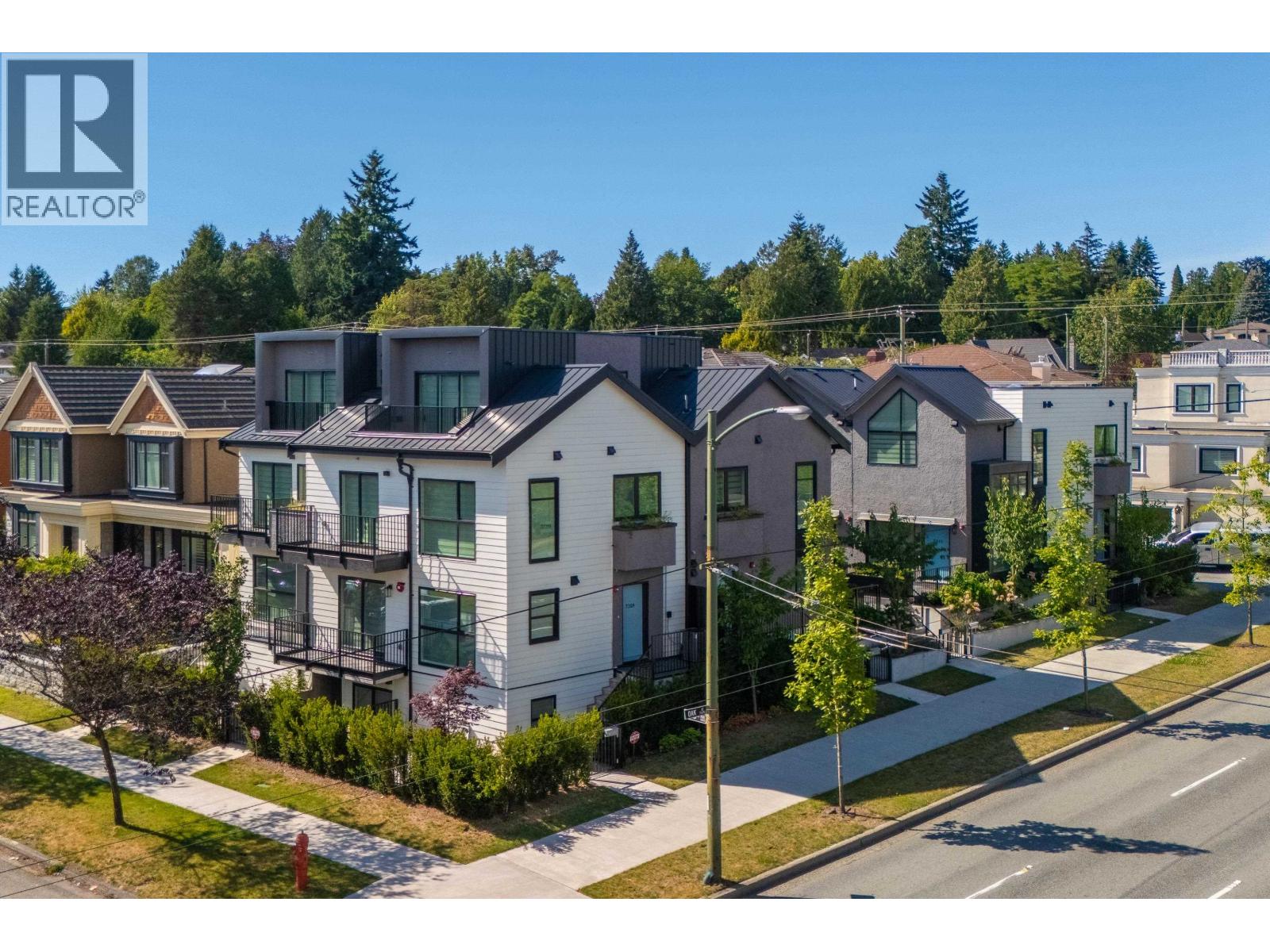 7359 Oak St, Vancouver, BC V6P 1V7