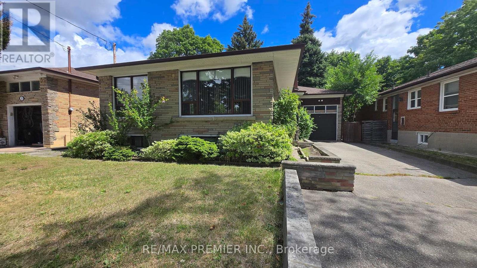 23 Canton Ave, Toronto Downsview-roding-cfb, ON M3H 1N1