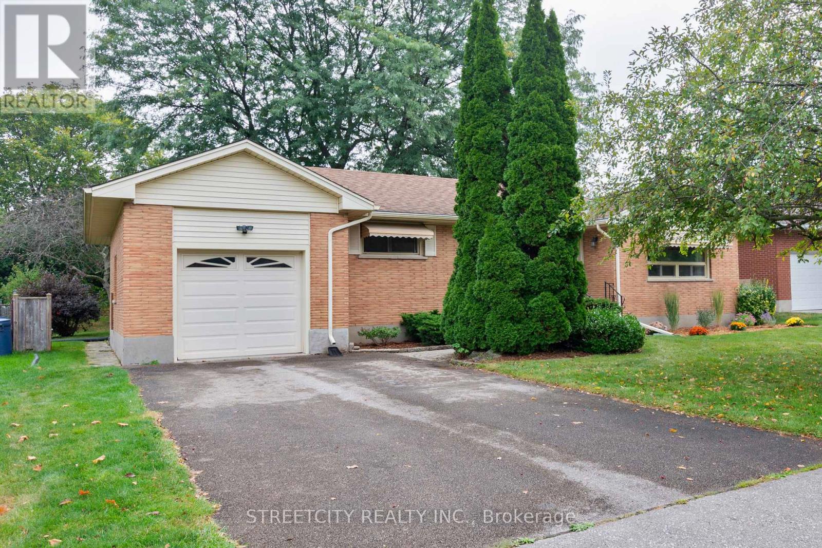 584 Knights Hill Rd N, London, ON N6J 3A4