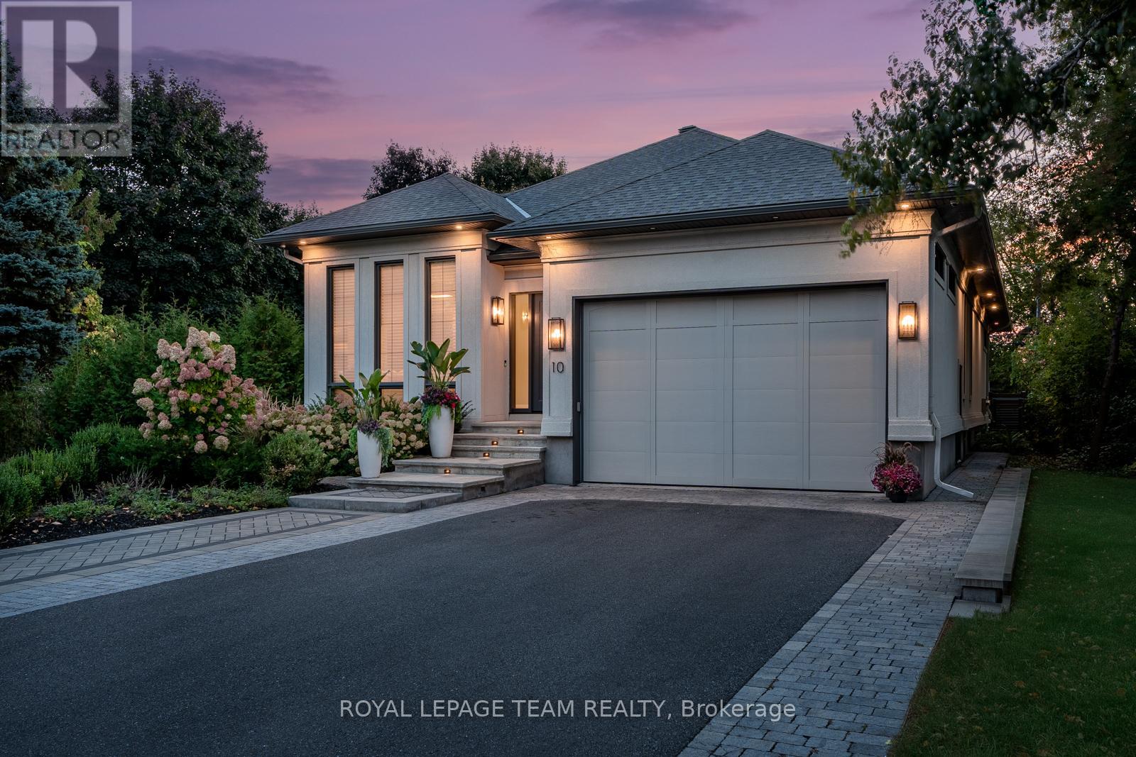 10 Leaver Ave, Ottawa, ON K2E 5P6