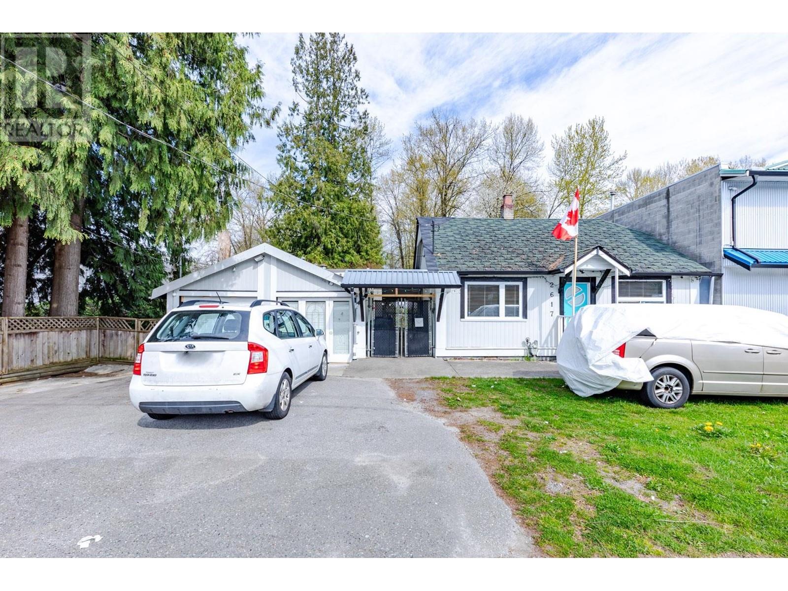 2617 Kingsway Ave, Port Coquitlam, BC V3C 1T5