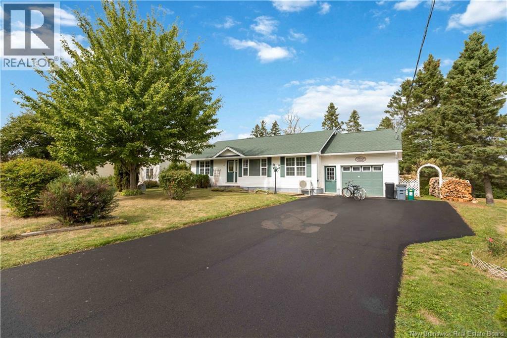 27 Parkin St, Salisbury, NB E4J 2N3