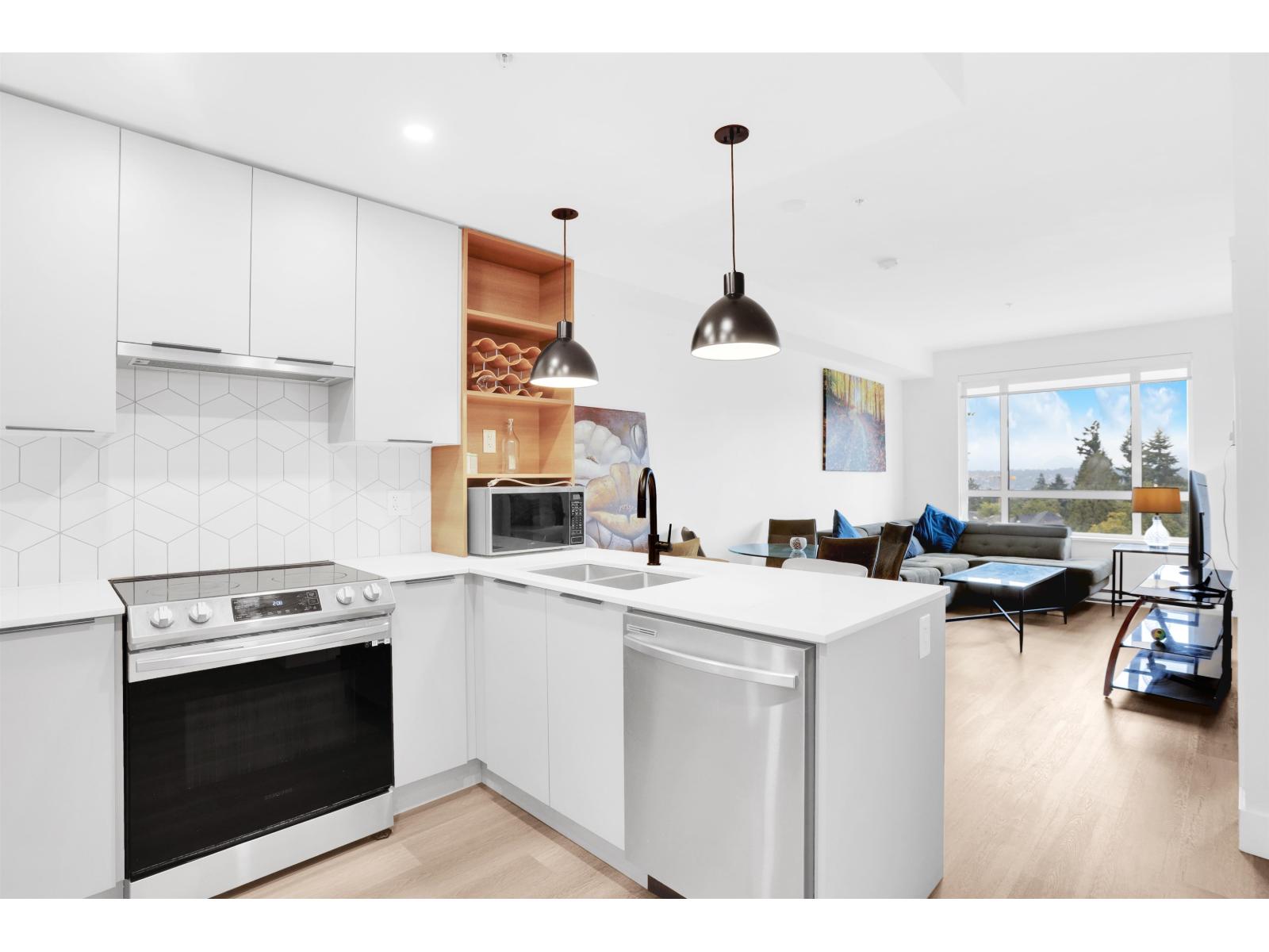 10778 138 Street Unit 611, Surrey, BC V3T 4K8