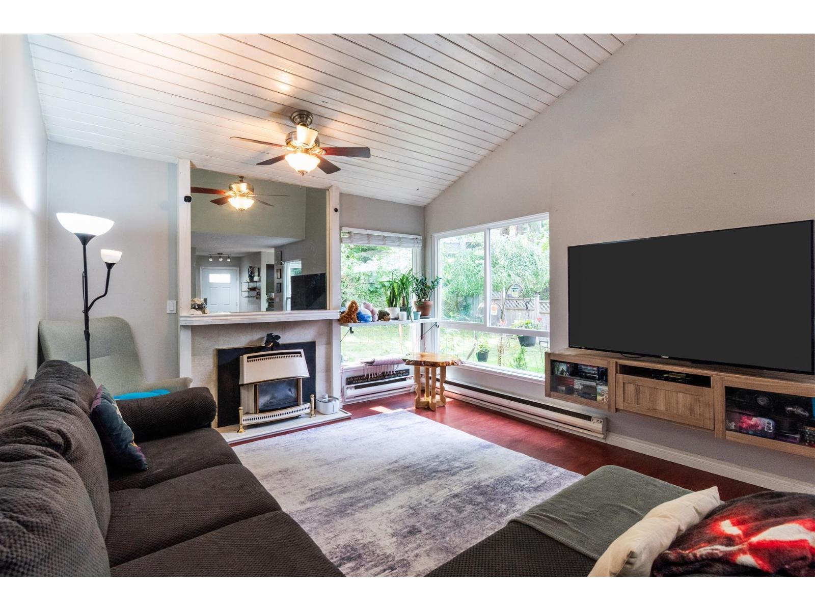 6217 E Greenside Dr, Surrey, BC V3S 5M8