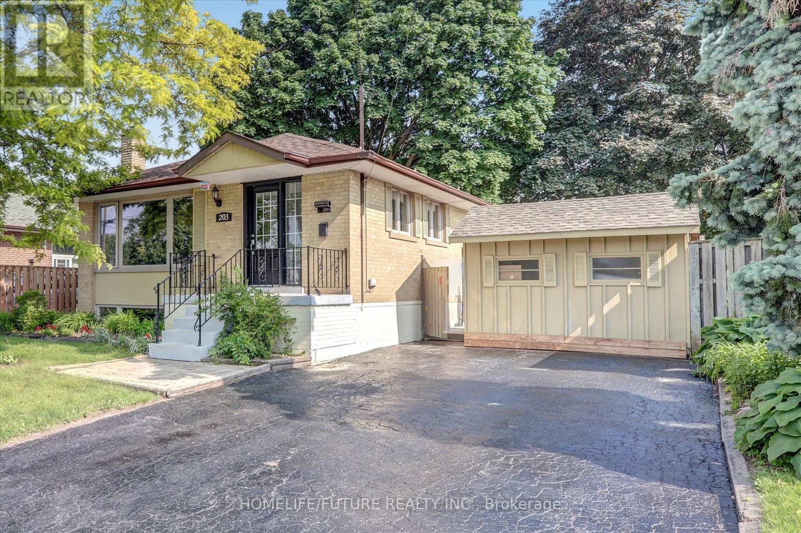203 Crawforth St, Whitby Blue Grass Meadows, ON L1N 3S4