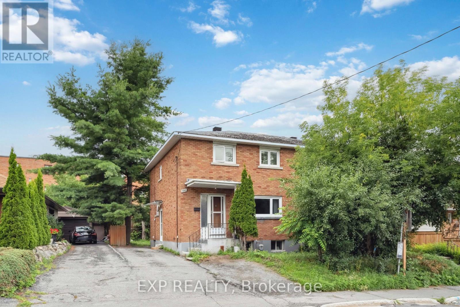 1395 Caldwell Ave, Ottawa, ON K1Z 8L3