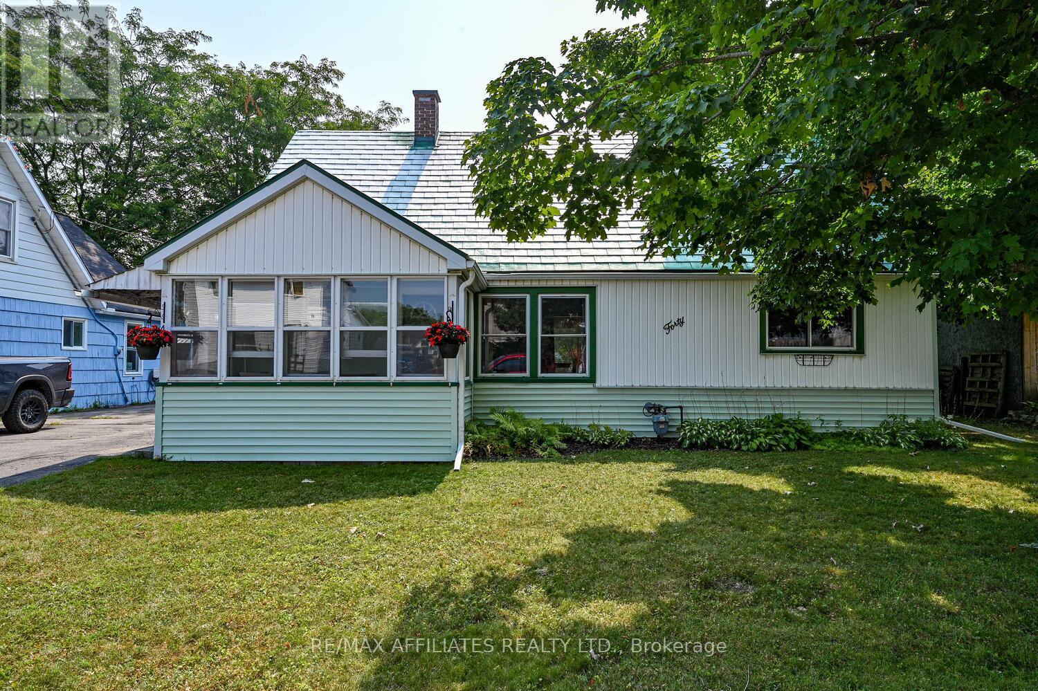 40 Oak St, Smiths Falls, ON K7A 3T4