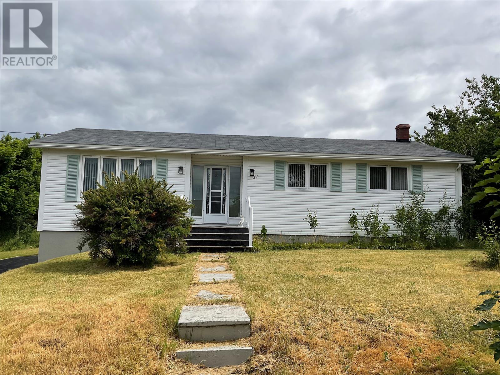 27 Old Rd, Pouch Cove, NL A0A 3L0