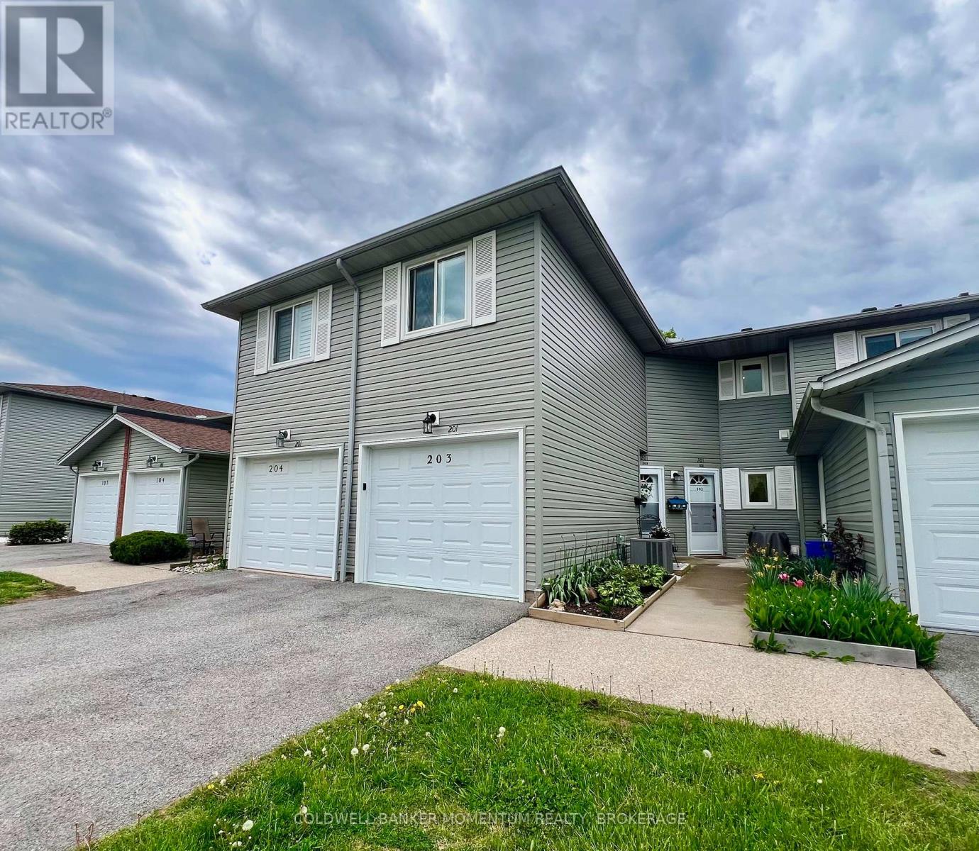 203 201 Dorchester Blvd, St. Catharines, ON L2M 7W1
