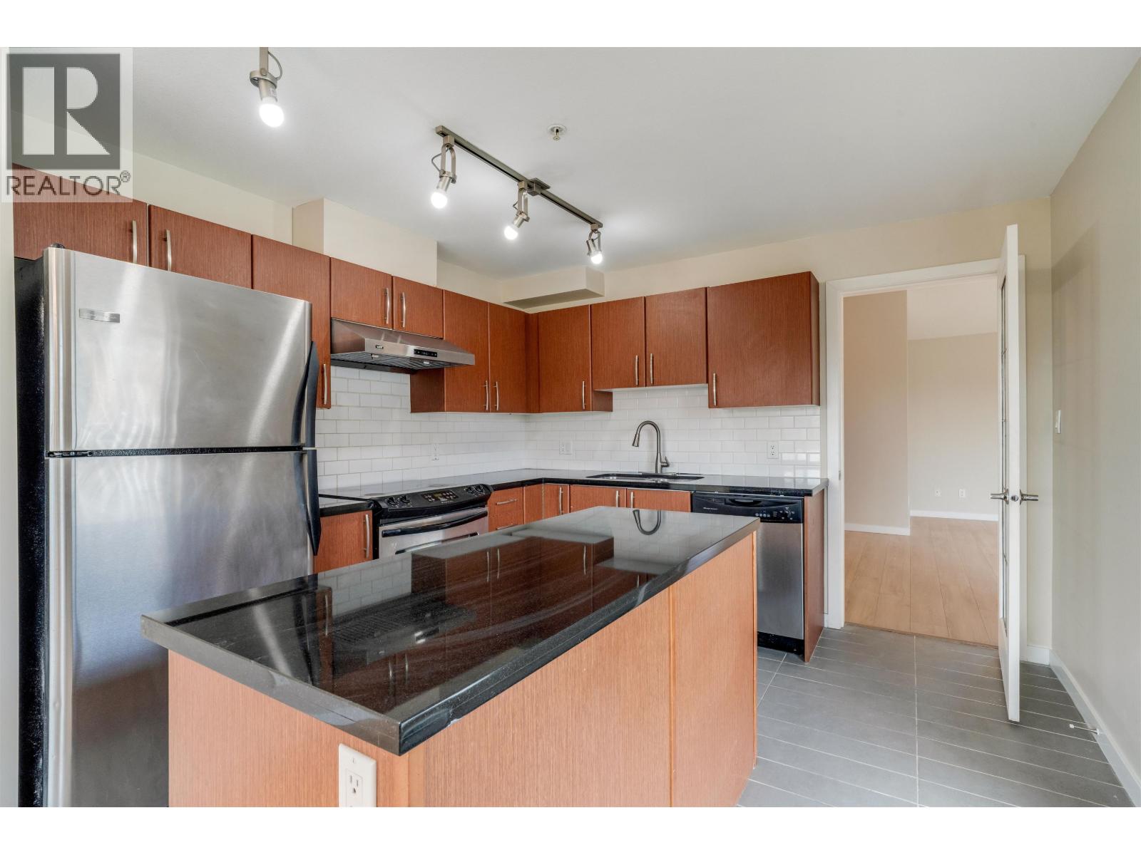 7339 Macpherson Avenue Unit 402, Burnaby, BC V5J 0B1