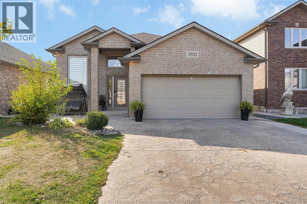3921 Zanzibar Cres, Windsor, ON N9G 0A5