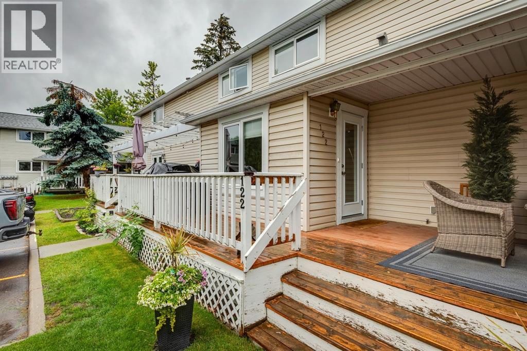 122 Killarney Glen Ct SW, Calgary, AB T3E 7H4