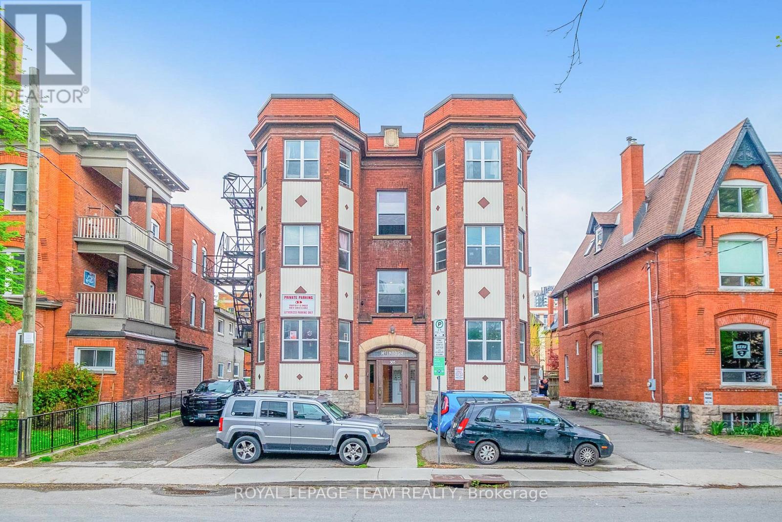 305 Waverley St, Ottawa, ON K2P 0V9