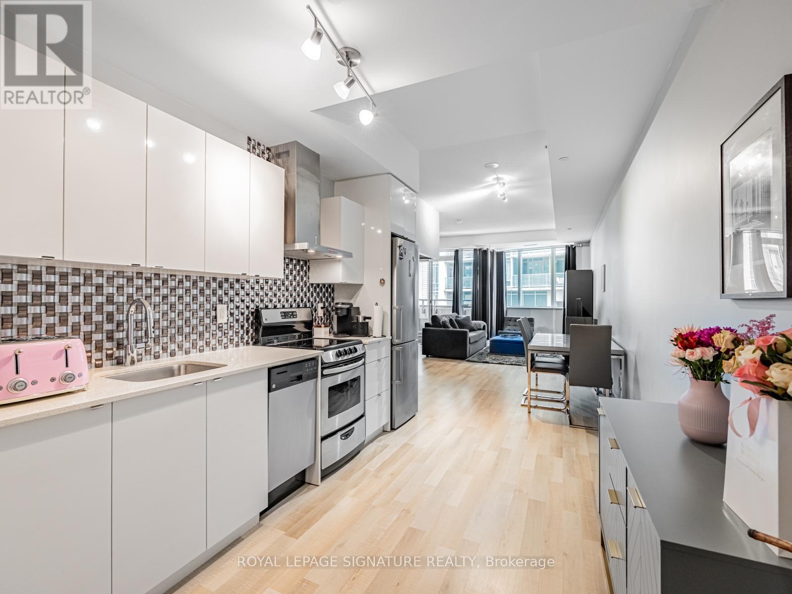 202 51 East Liberty St, Toronto, ON M6K 3P8