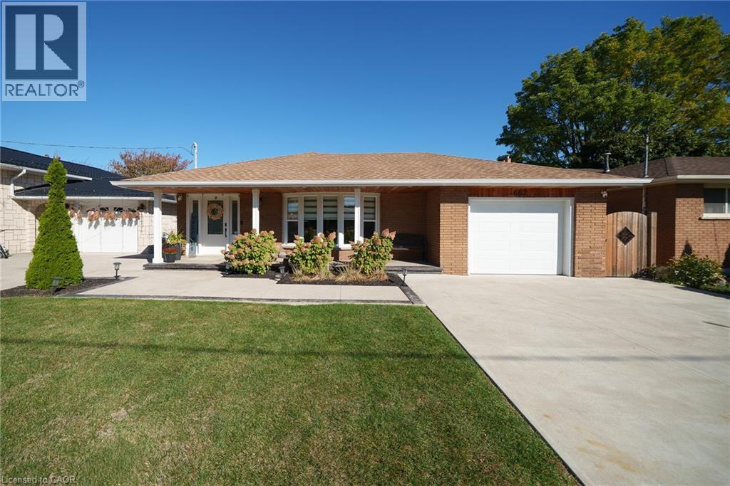 662 Mohawk Rd W, Hamilton, ON L9C 1X8