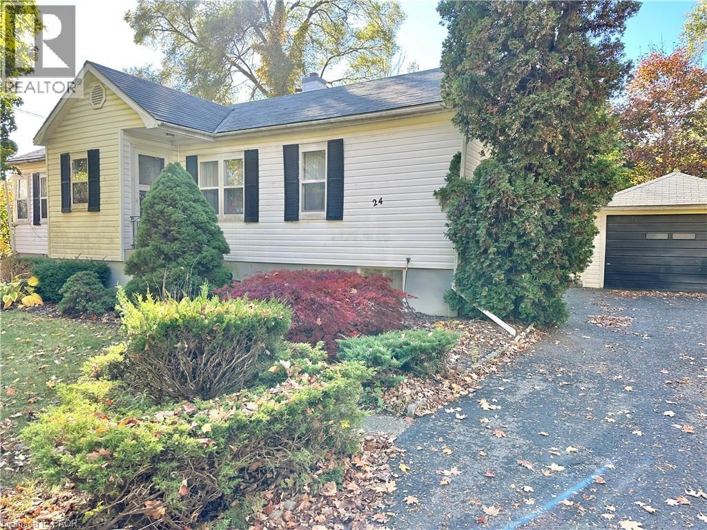 24 Hunt St N, Simcoe, ON N3Y 4J7