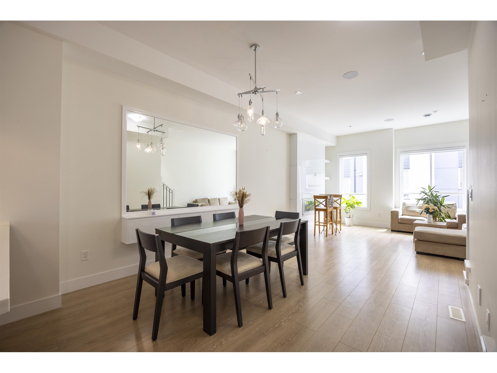 1670 160 Street Unit 7, Surrey, BC V4A 0C6