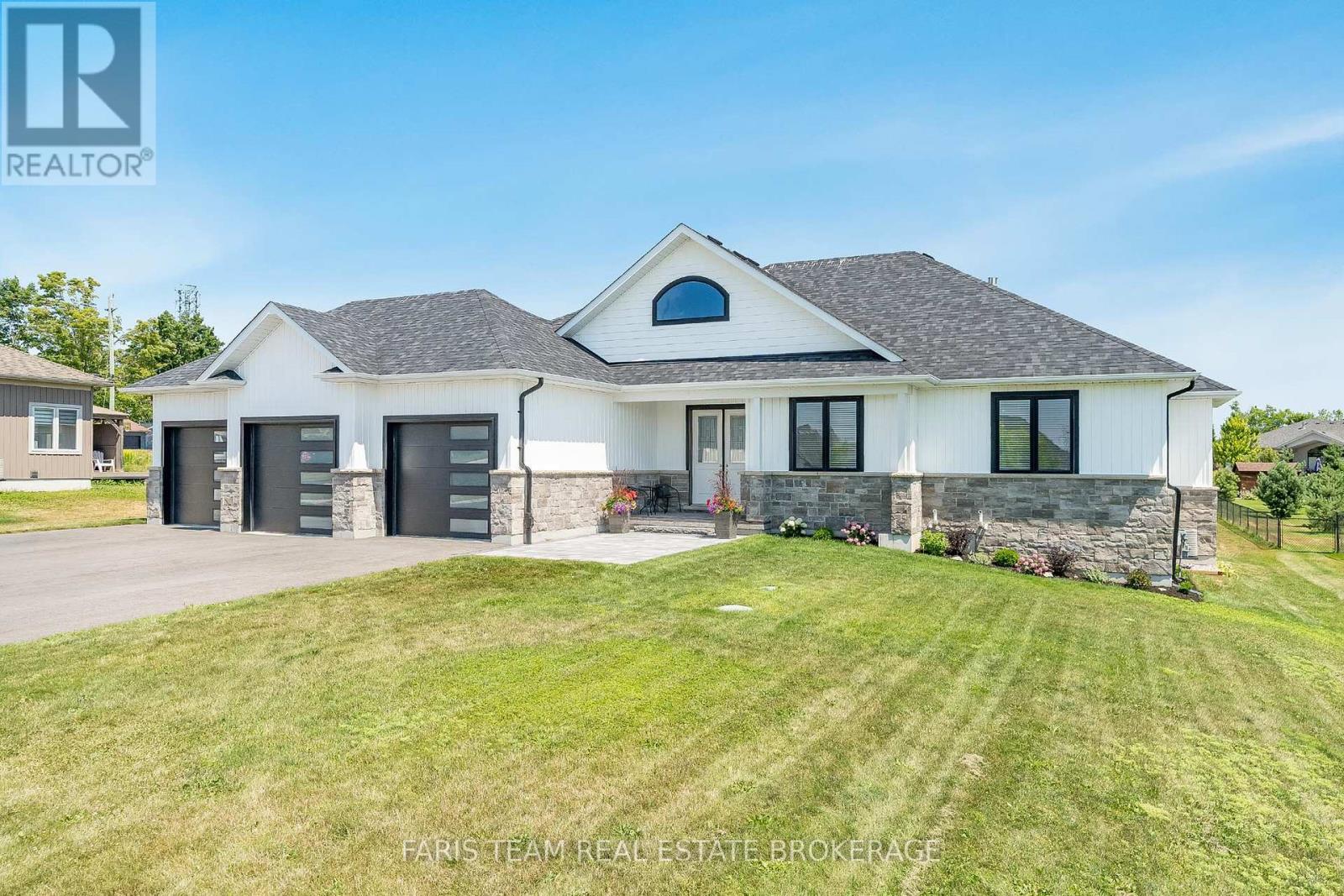 5 Breanna Blvd, Oro-Medonte, ON L3V 0J9