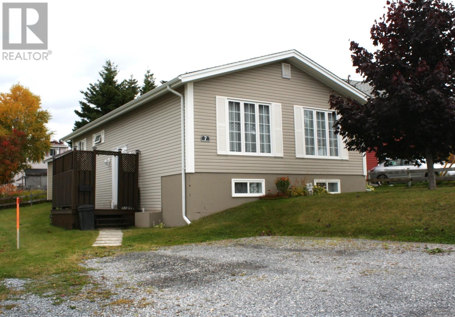 7 Seawards Ave, Corner Brook, NL A2H 1Z6