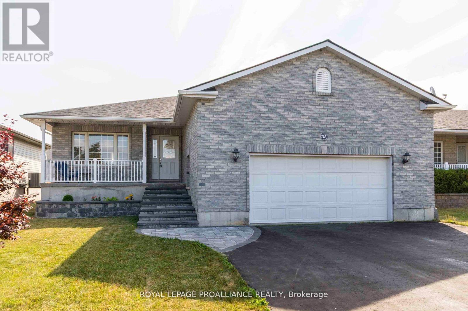 35 Forest Valley Dr, Quinte West, ON K0K 2C0