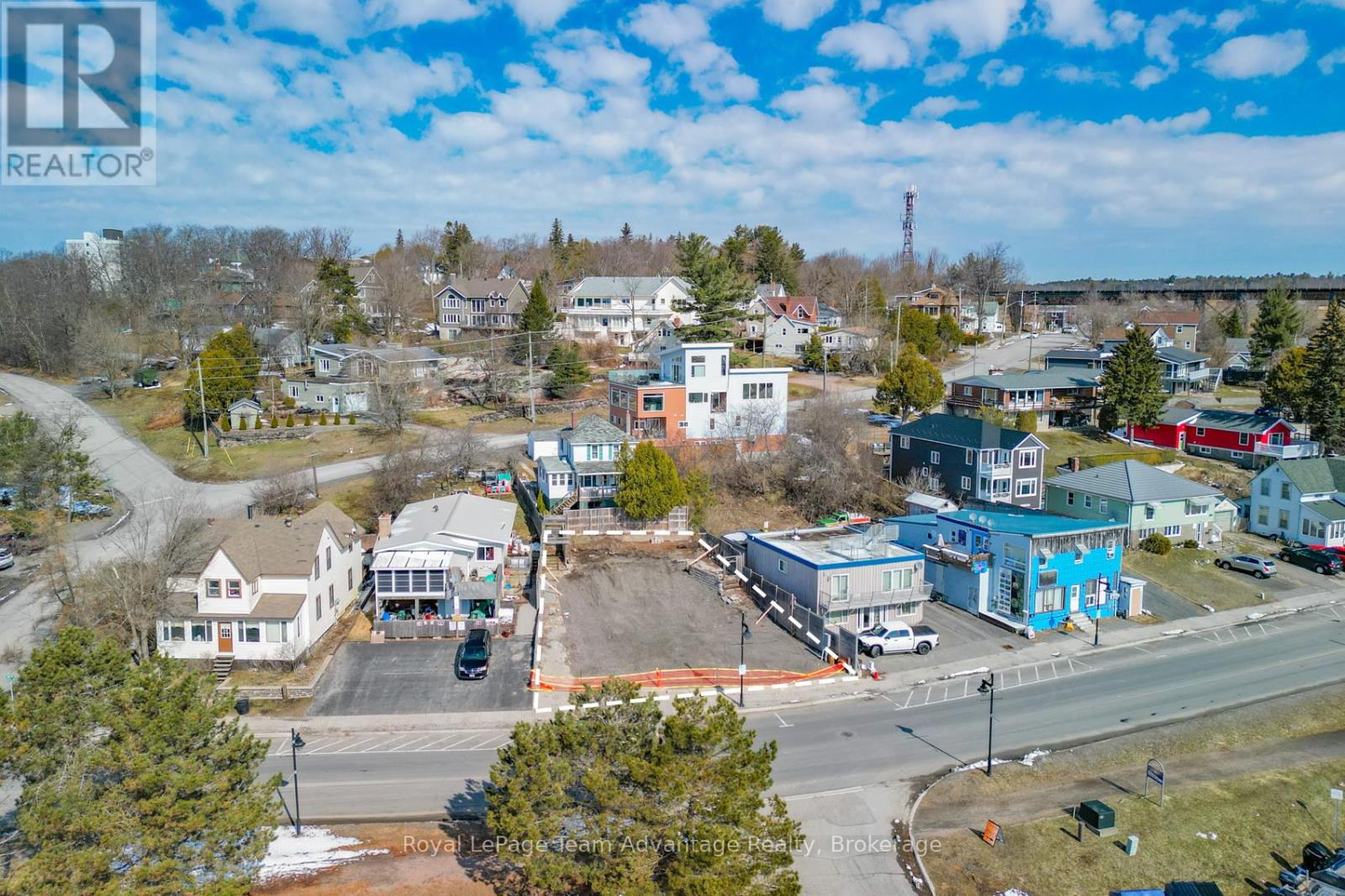 22 Bay St, Parry Sound, ON P2A 1S5