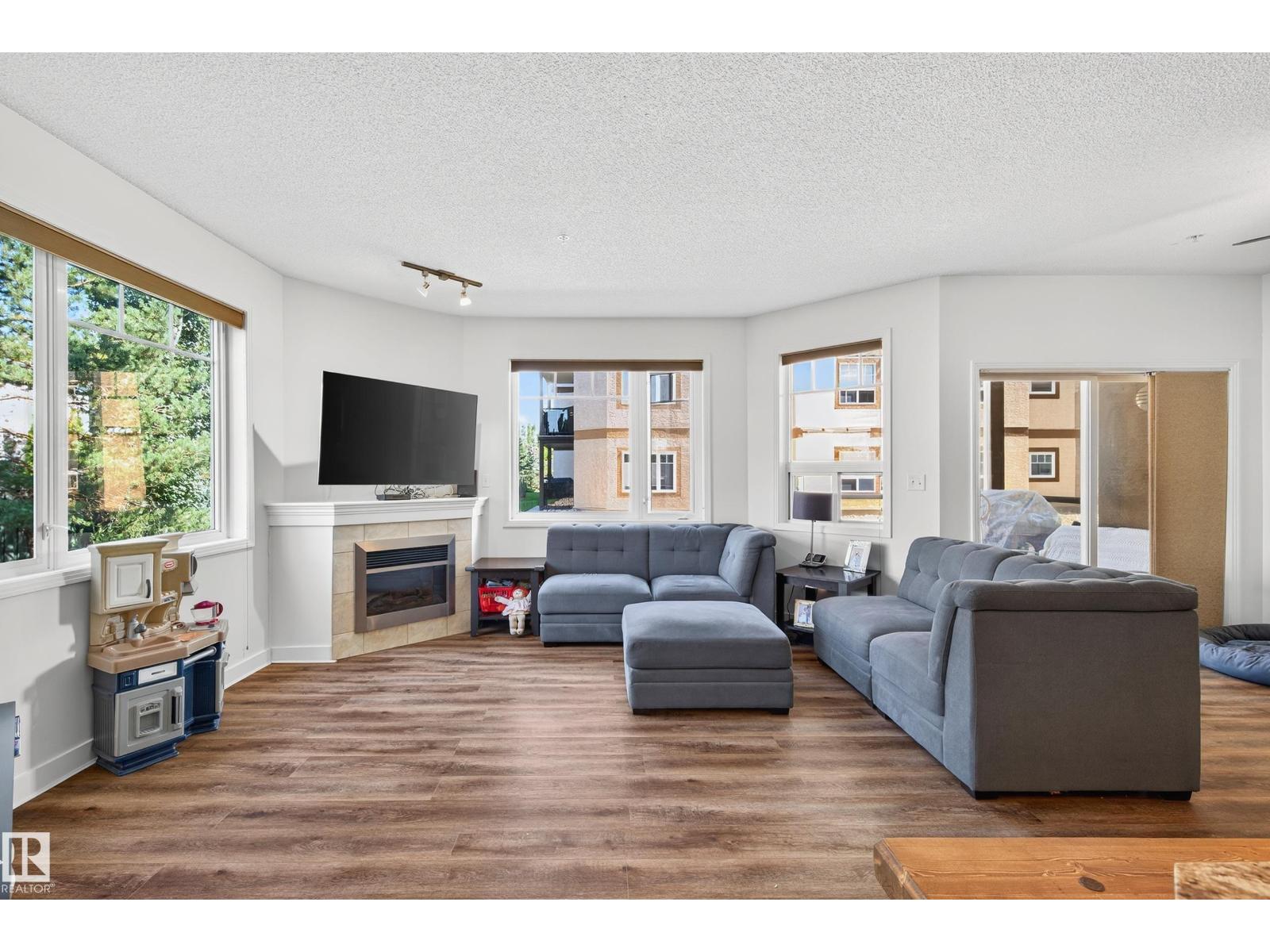 2035 Grantham Court Northwest #111, Edmonton, AB T5T 3X4