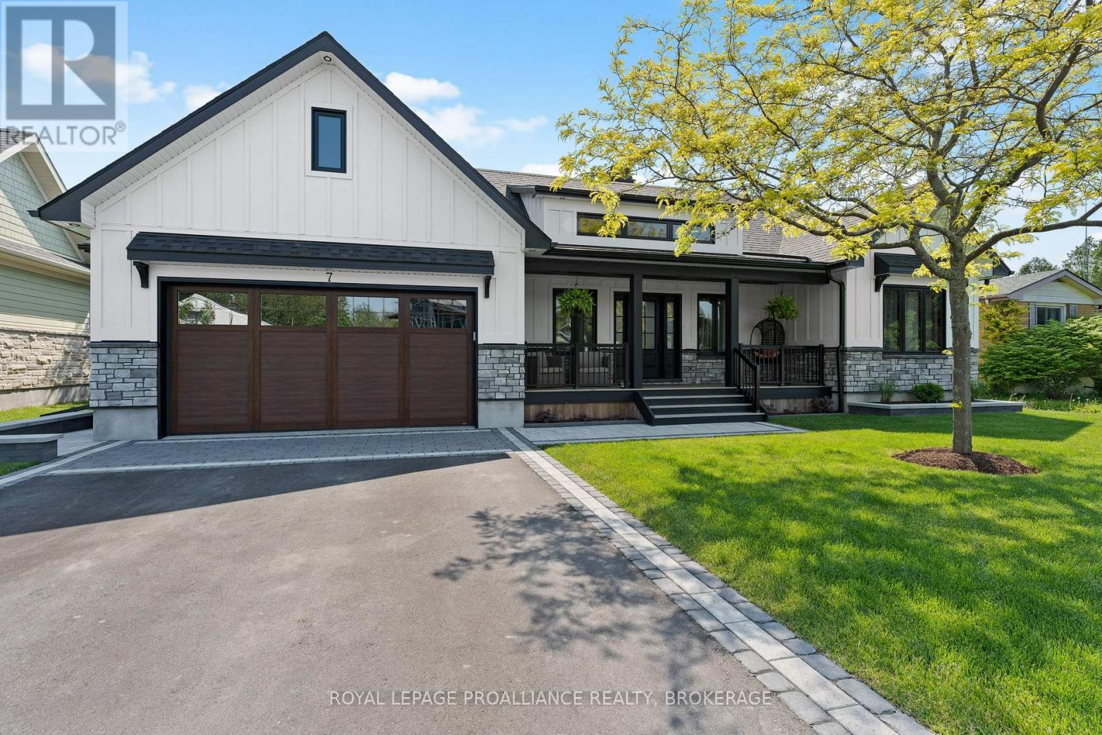 7 Crescent Dr, Kingston, ON K7M 4J3