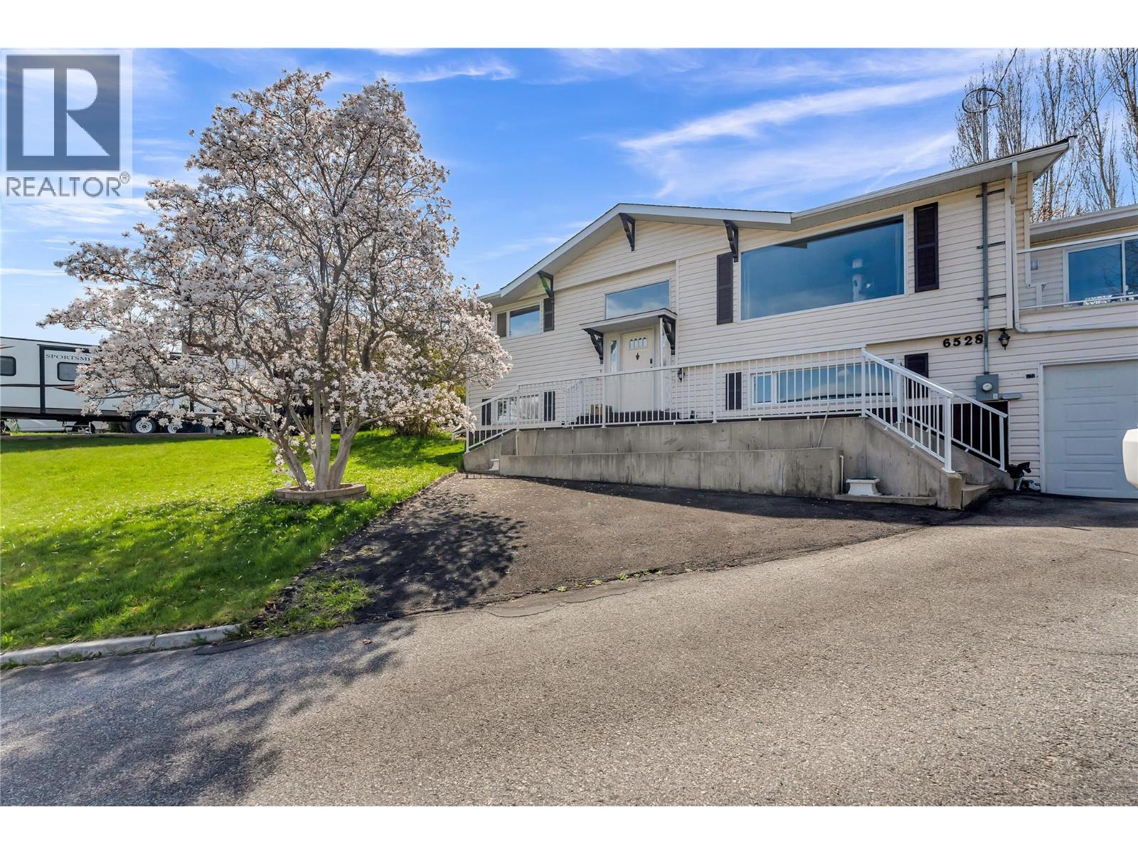 6528 Lipsett Cres, Summerland, BC V0H 1Z1