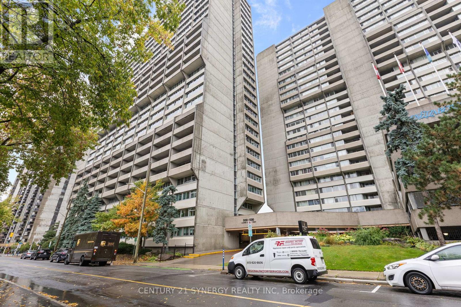 2207 530 Laurier Ave W, Ottawa, ON K1R 7T1