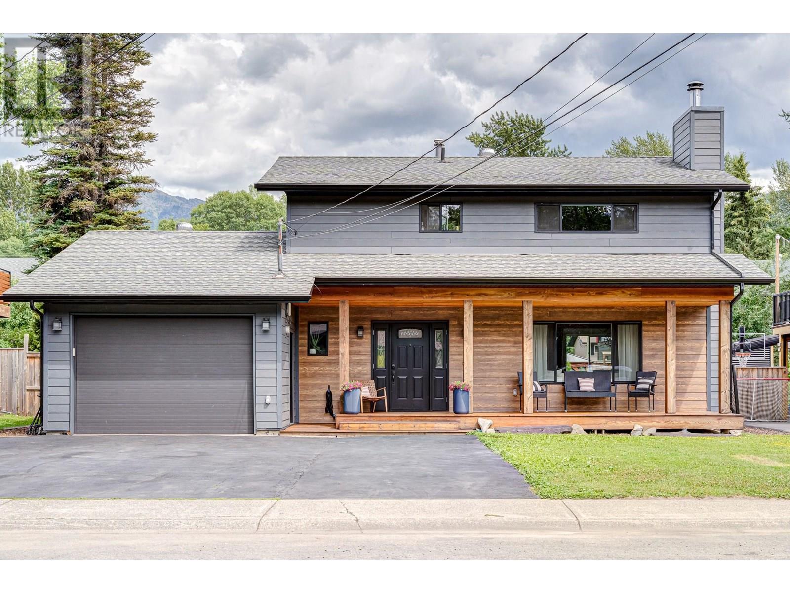 9 Mt Proctor Ave, Fernie, BC V0B 1M3