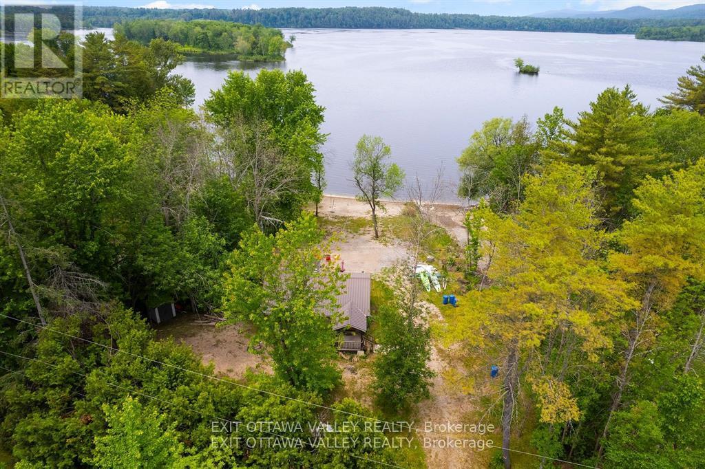 303 Gervais Rd, Whitewater Region, ON K0J 2L0