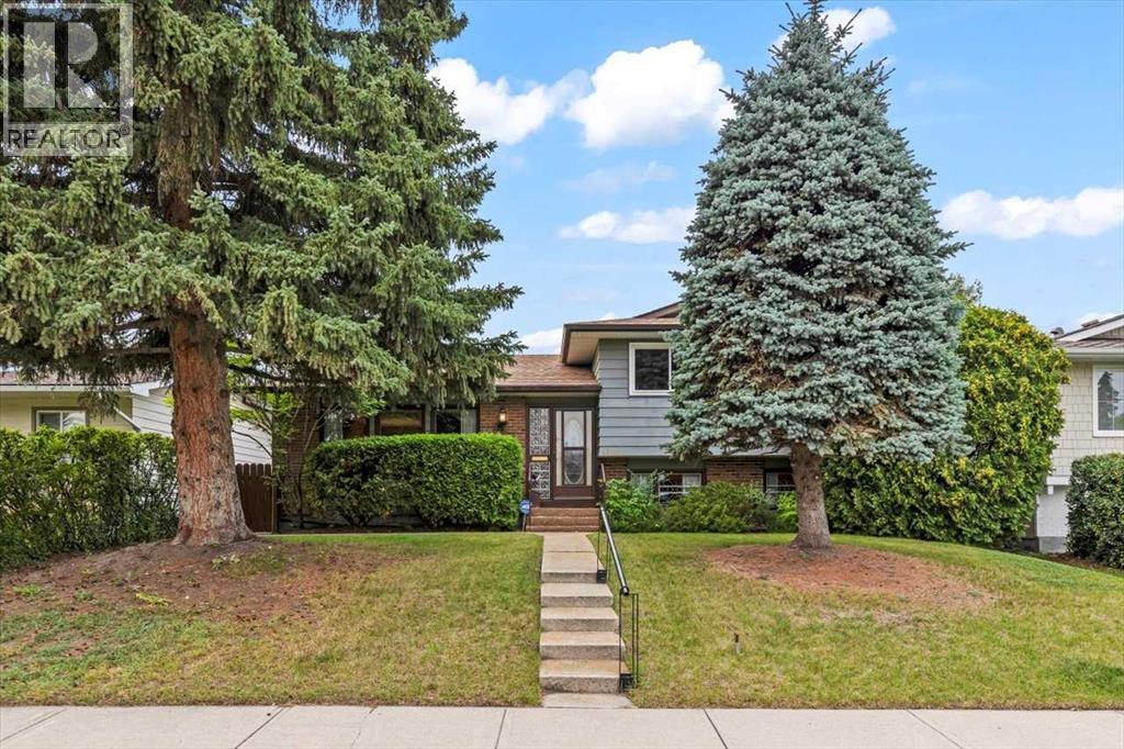 13111 Lake Arrow Rd SE, Calgary, AB T2J 3C4