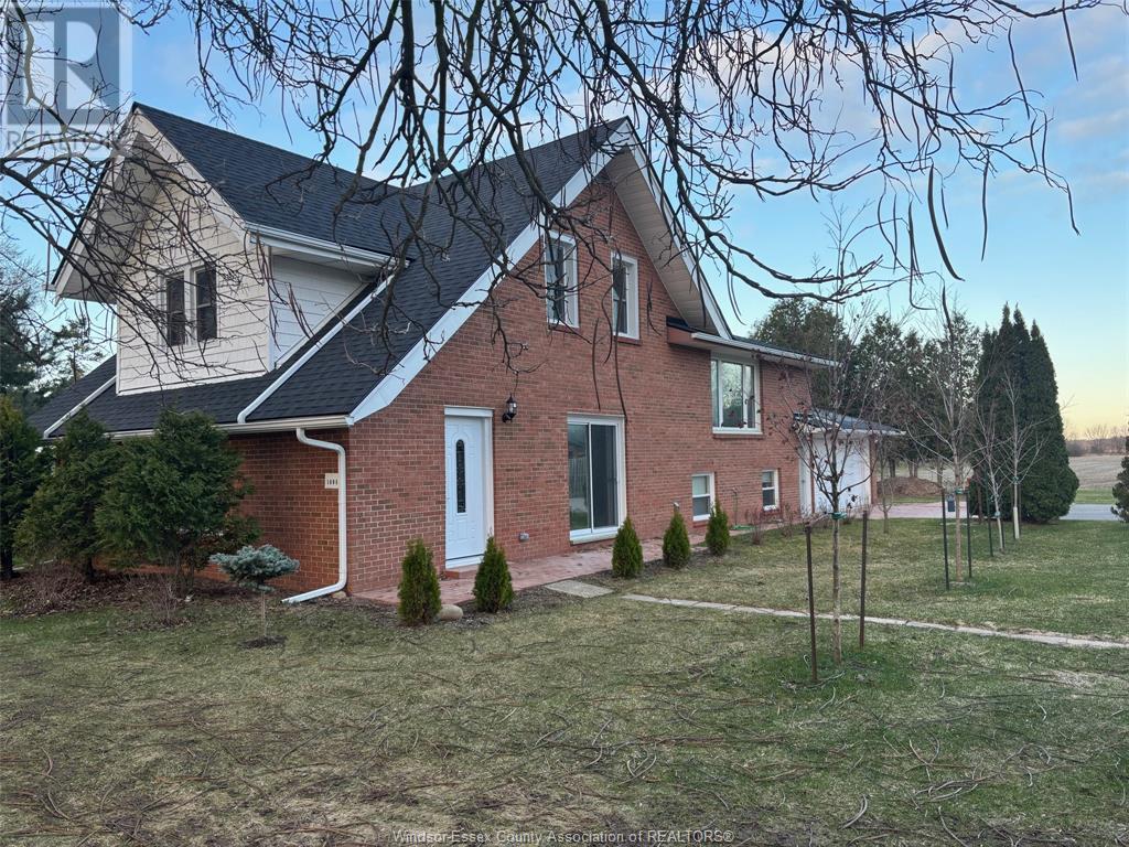 1695 Division Rd N, Kingsville, ON N9Y 2Y9