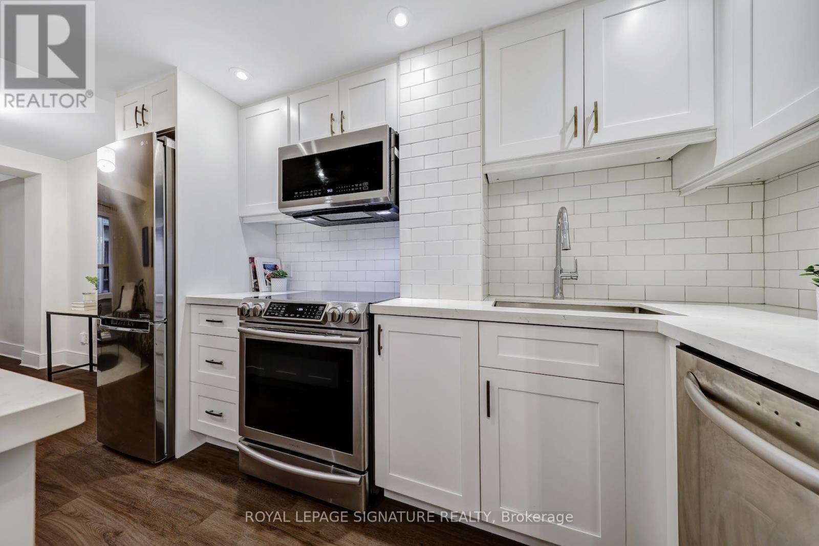 310 88 Charles St E, Toronto, ON M4Y 2W7