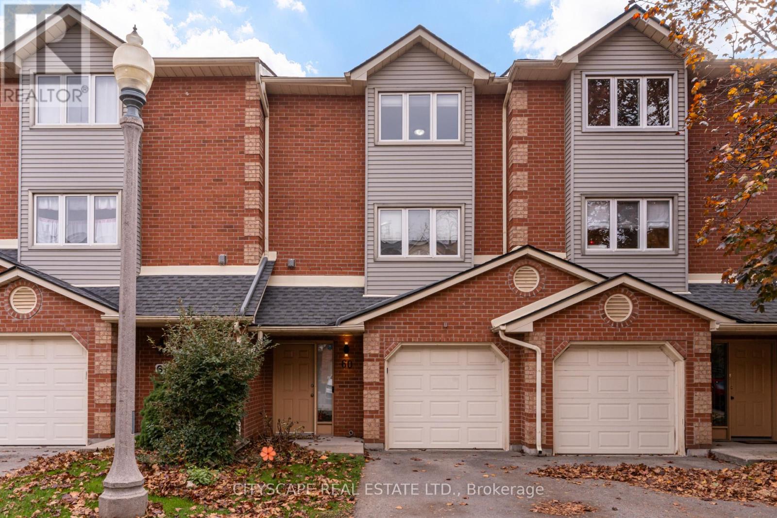 60 72 Stone Church Rd W, Hamilton, ON L9B 2H8