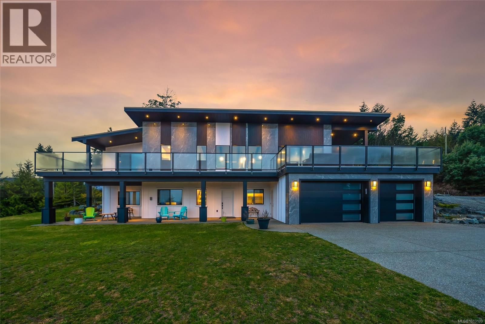 1704 Warn Way, Qualicum Beach, BC V9K 2S3