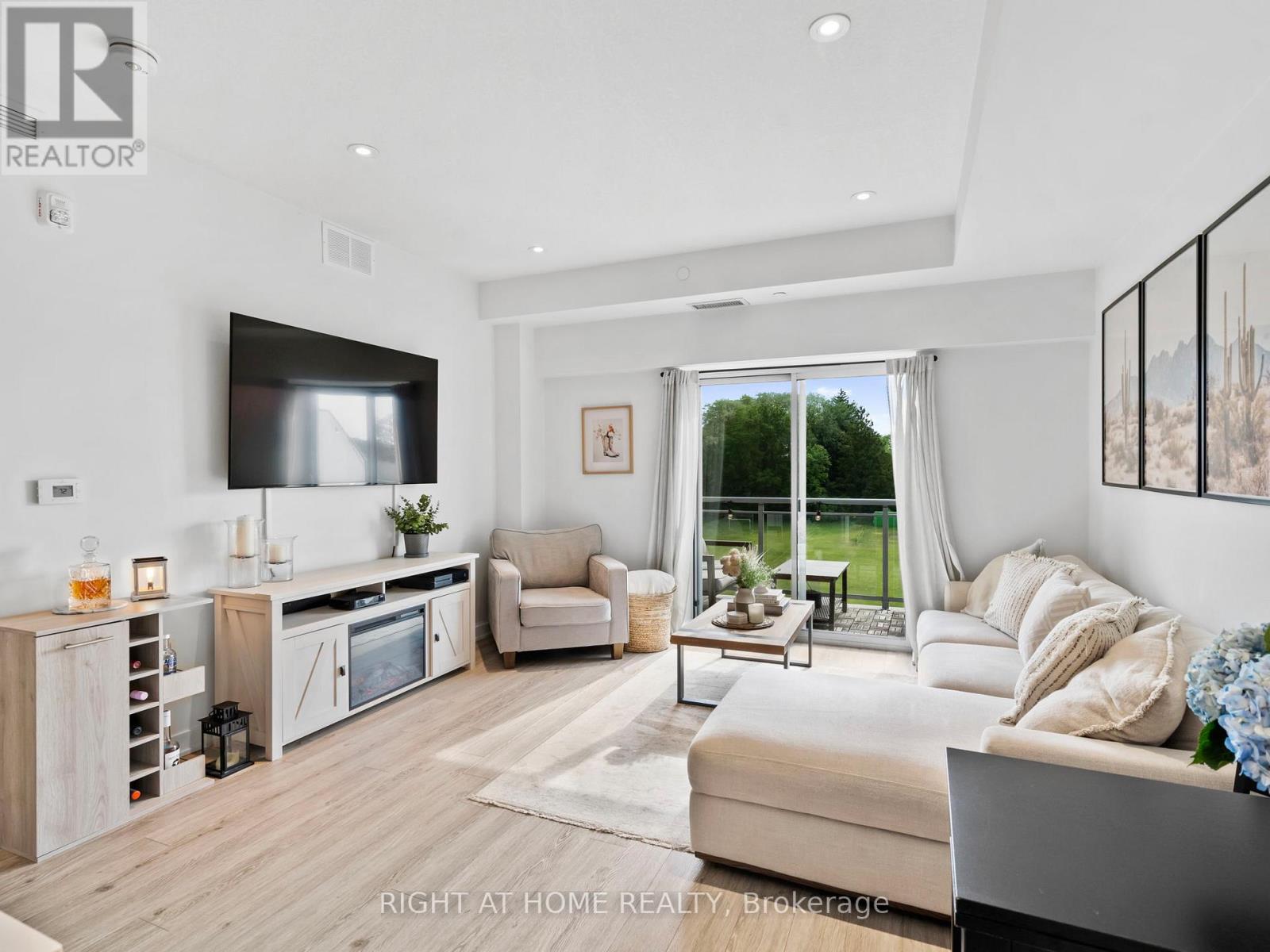 503 16 Markle Cres, Hamilton, ON L9G 0H4