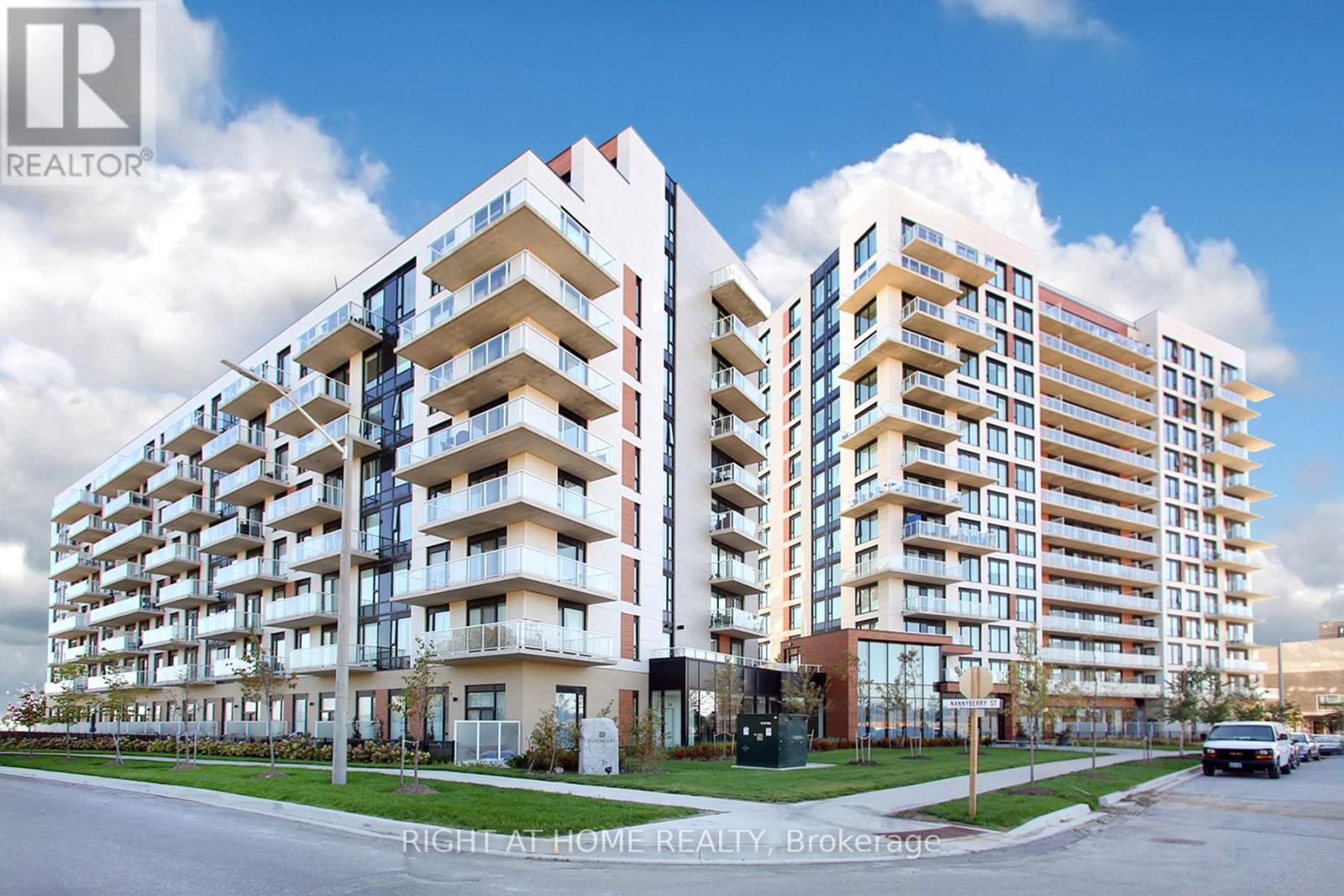 513 6 David Eyer Rd, Richmond Hill, ON L4S 0N5