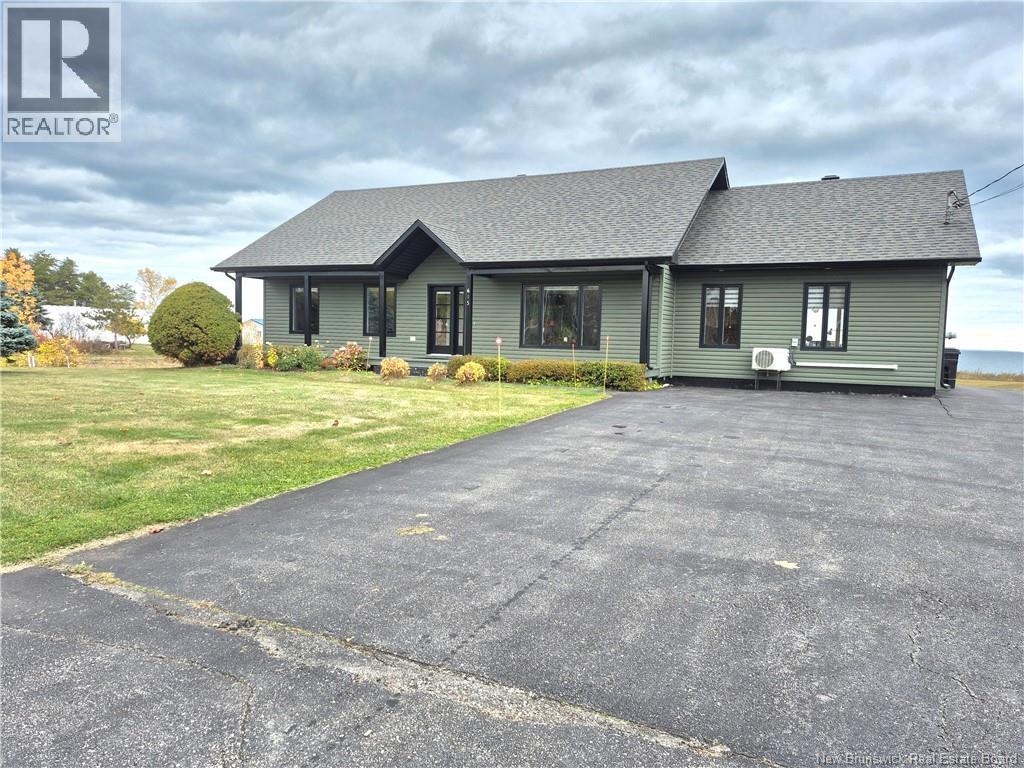 615 Rue Principale, Pointe-Verte, NB E8J 2P8