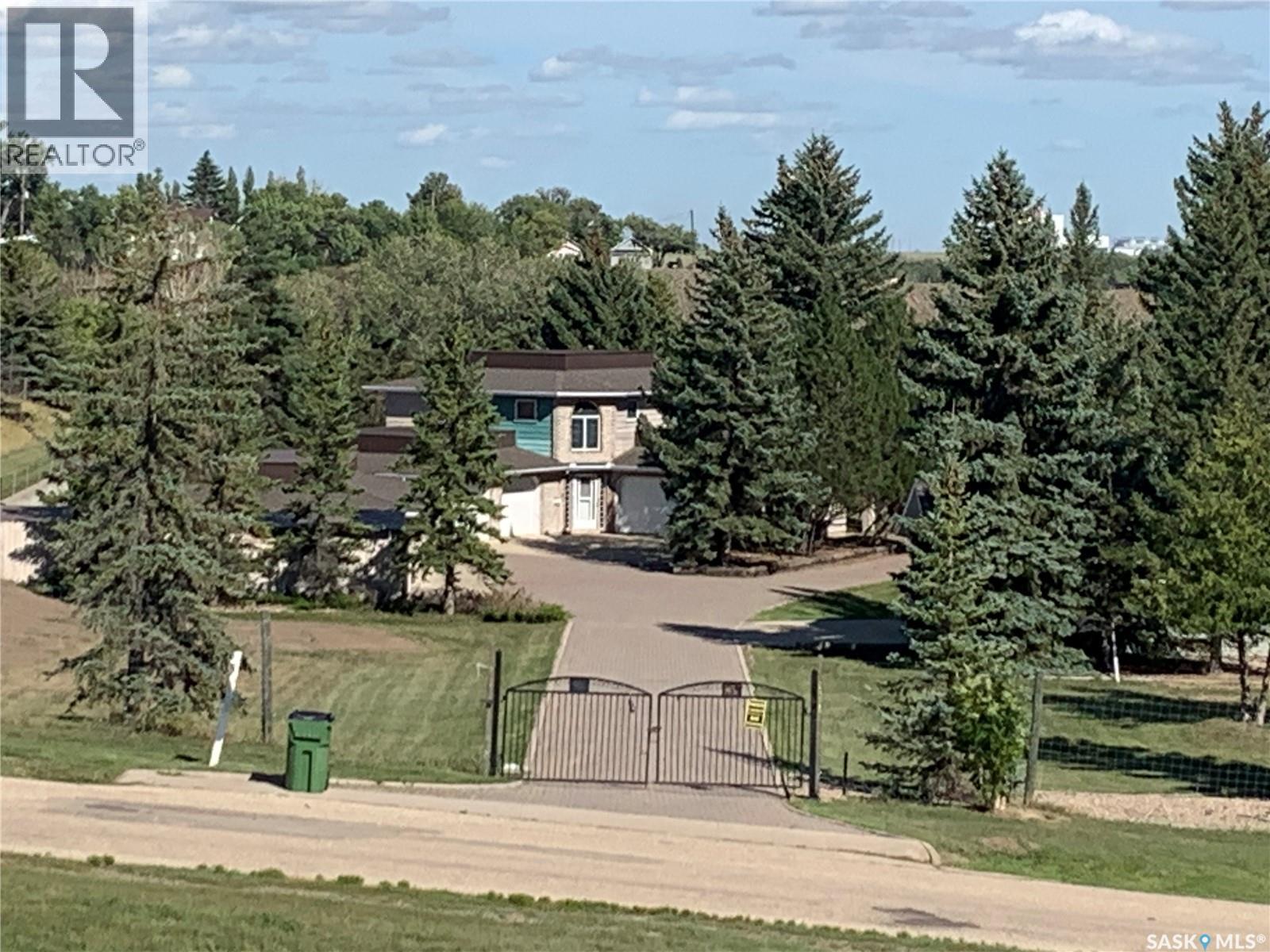 1055 7 Avenue Southwest, Moose Jaw, SK S6H 5R2