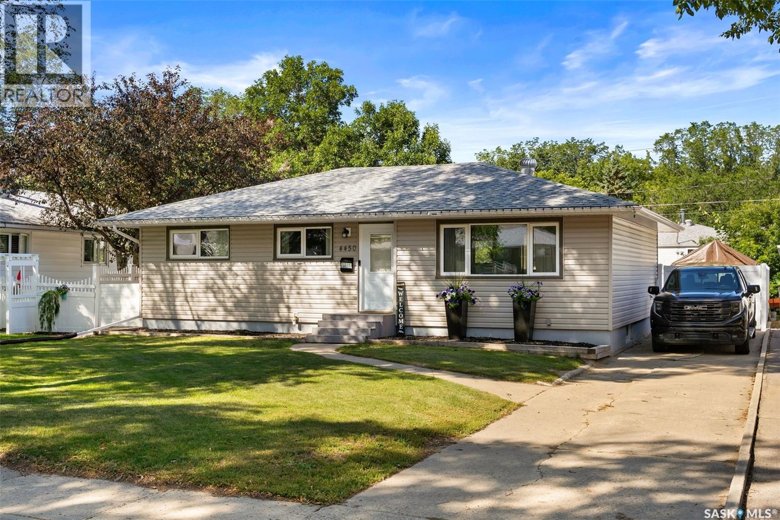 4450 Castle Rd, Regina, SK S4S 4W3