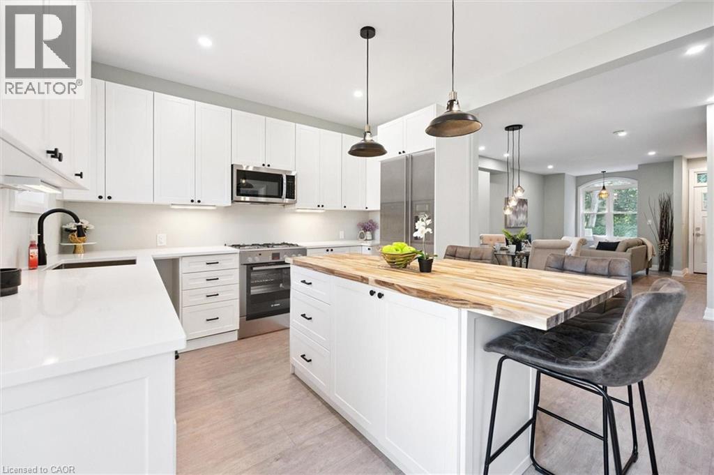 68 Spruce St, Cambridge, ON N1R 4K3
